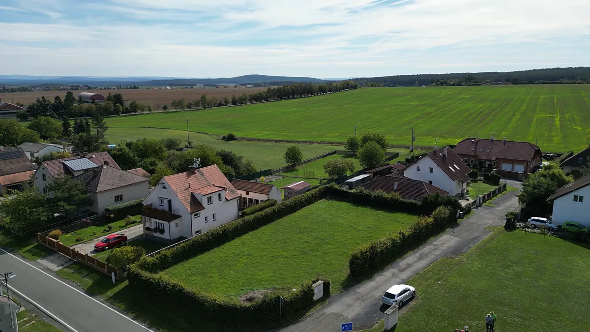 Prodej stavebního pozemku 1077 m²
